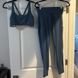 Vuori matching workout set. Blue. Size medium.
